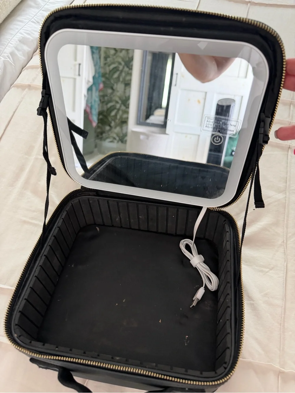 Black Travel mirrored makeup case